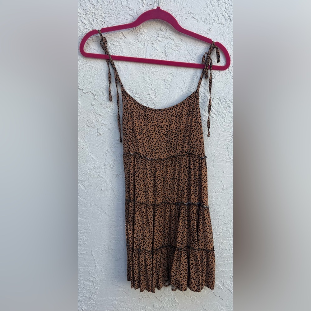 Perfect beach/summer dress with the cutest print 🐾 super light weight